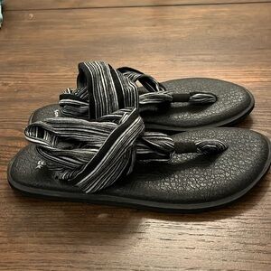 Sanuk Women's Yoga Sling Black Sandals Yoga Mat Slip On Flip Flops, size 7